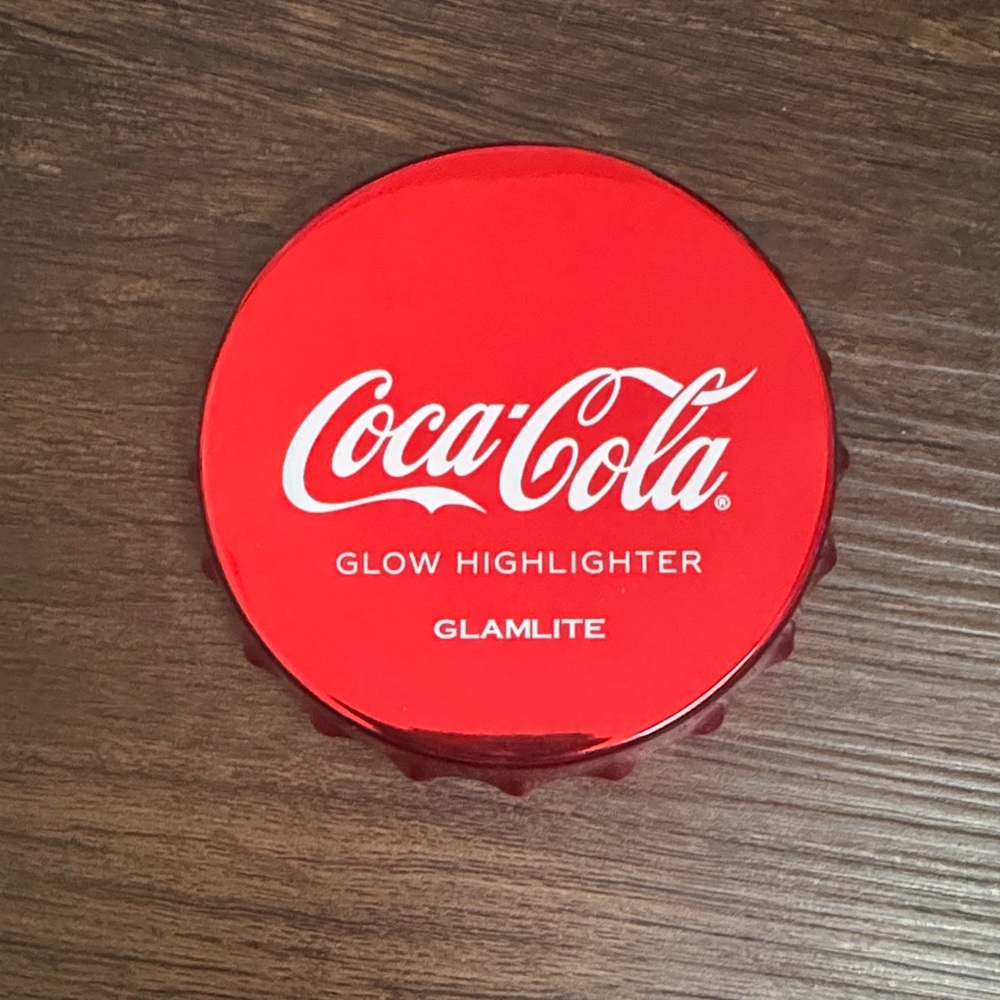 Coca-Cola Glamlite Red Glow Highlighter